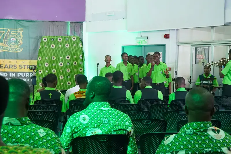 Singers in the anniversary green